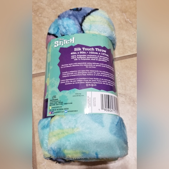 Disney Stitch with Pineapples 40 x 50 Inch Silk Touch Throw Blanket - Picture 2 of 2